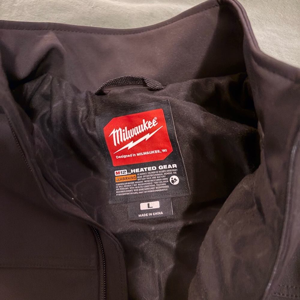 Milwaukee Black Heated Performance Jacket NWT - image 4